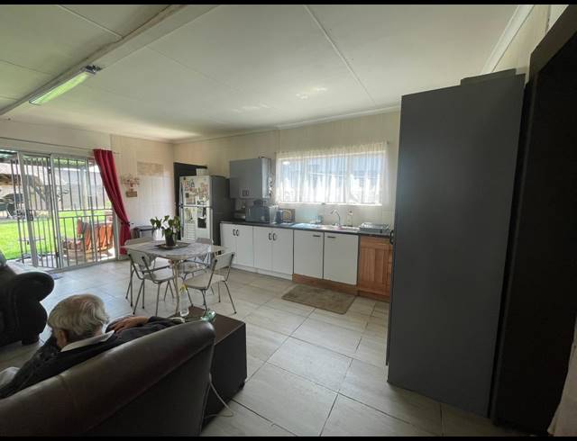 3 BEDROOM HOUSE FOR SALE IN FLORENTIA